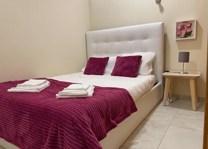 T2 With Pool, 300M From The Beach