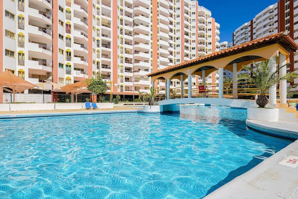 T2 With Pool, 300m From The Apartamento Portimão