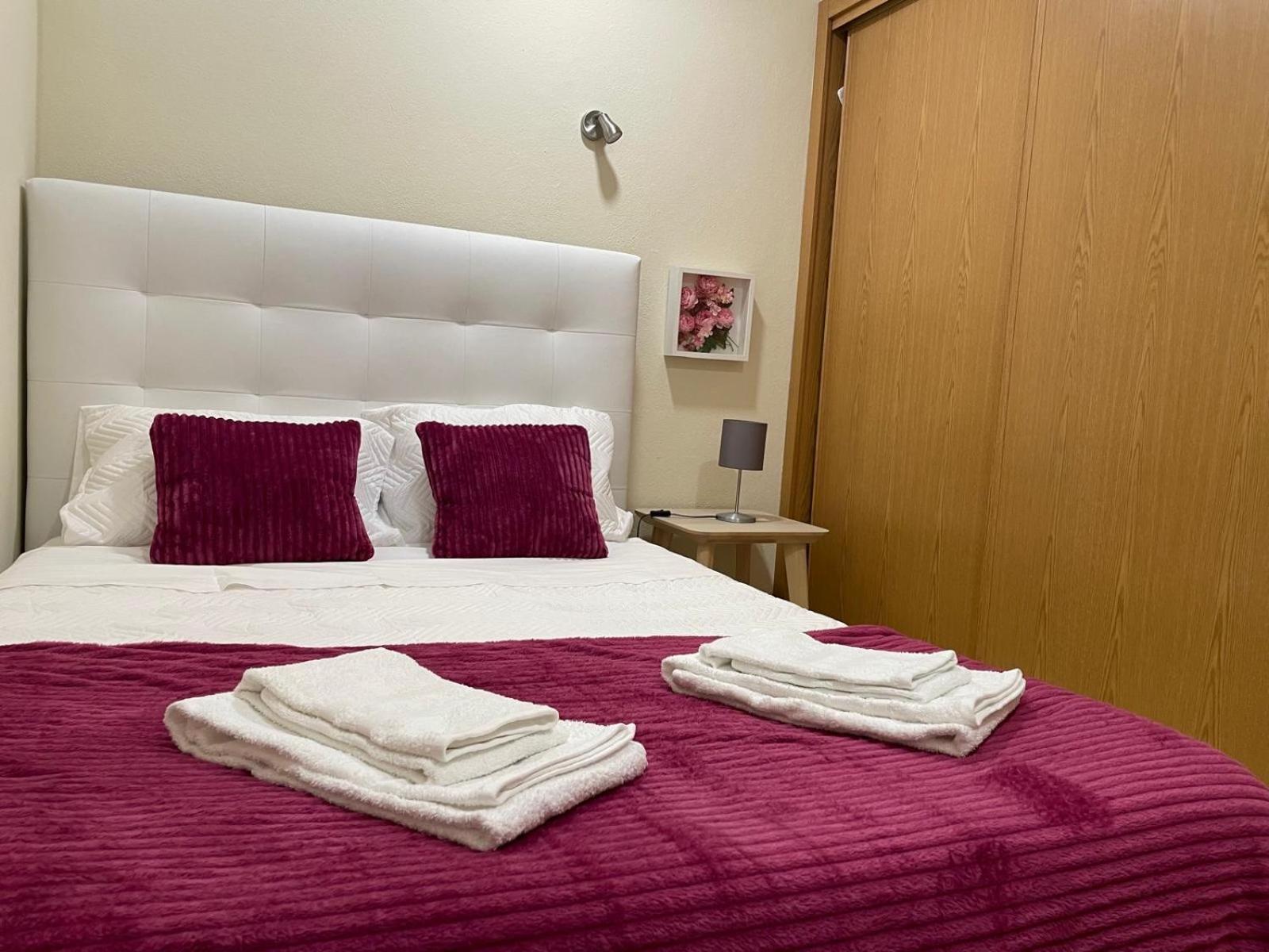 Apartamento T2 With Pool, 300m From The *