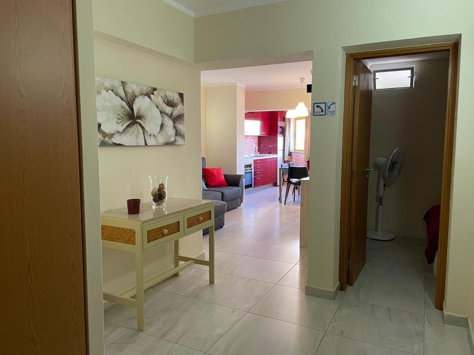 T2 With Pool, 300m From The Apartamento Portimão