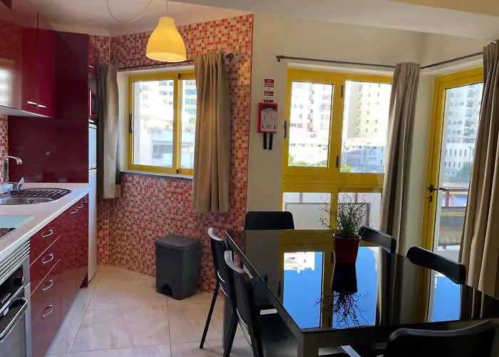T2 With Pool, 300M From The Beach