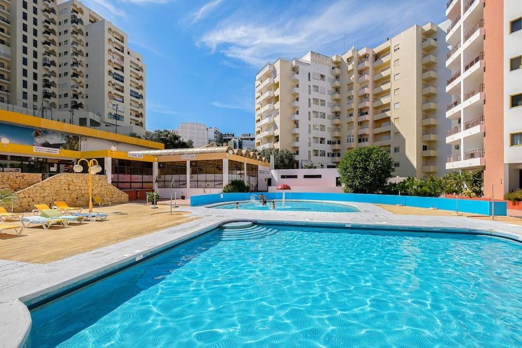 T2 With Pool, 300m From The Apartamento *