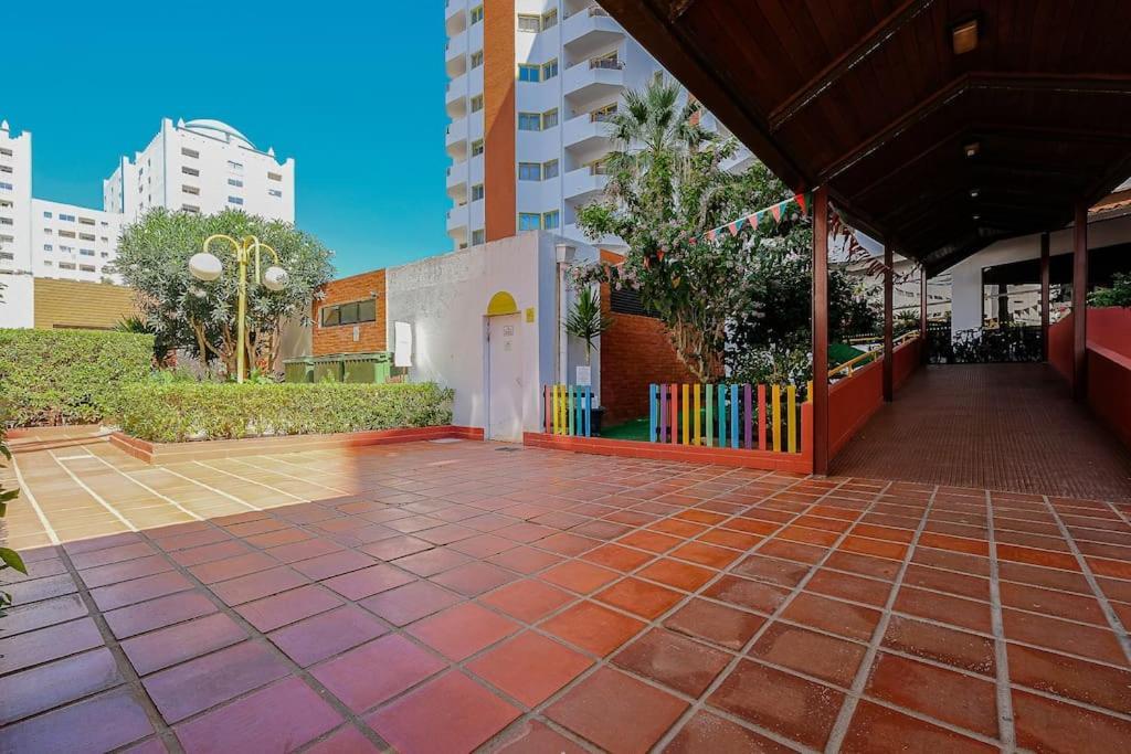 T2 With Pool, 300m From The Portimão