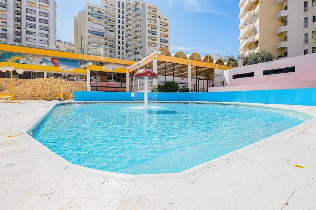 T2 With Pool, 300m From The Apartamento